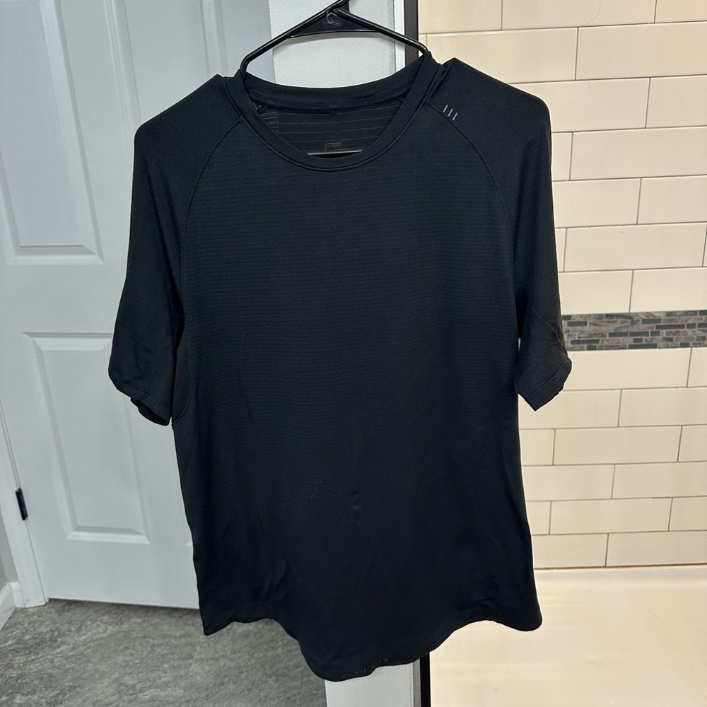Lululemon License to train Shirt